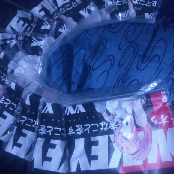 LOWKEY! Geeks ZeroTwo x Akari Limited edition T - Picture 2 of 3